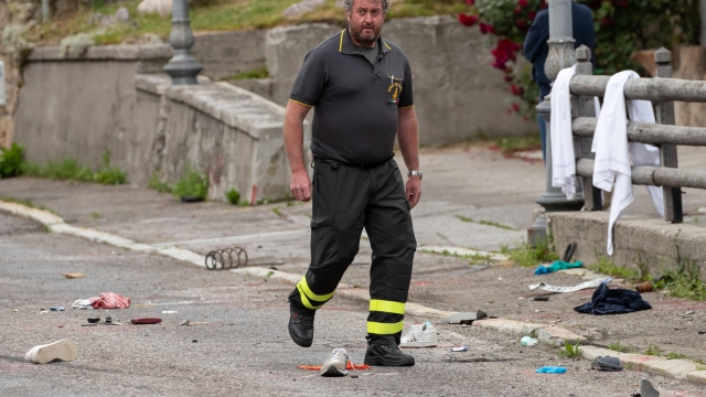 Il luogo dell'incidente dove un'auto ha travolto e ucciso tre persone a Santo Stefano di Cadore, in provincia di Belluno, 06 luglio 2023.  ANSA/ ANDREA SOLERO