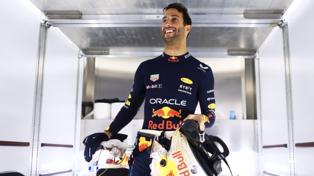 Daniel Ricciardo nel box Red Bull per il test Pirelli a Silverstone. Red Bull