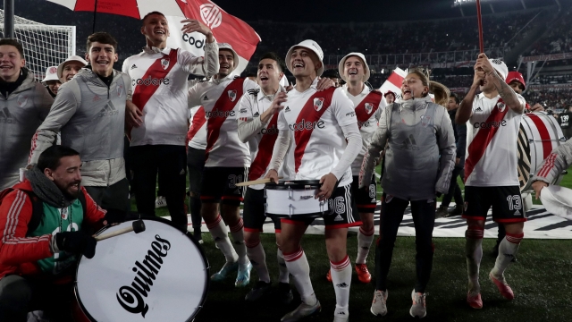 River Plates players celebrate winning the Argentine Professional Football League Tournament 2023 after defeating Estudiantes at El Monumental stadium, in Buenos Aires, on July 15, 2023. (Photo by ALEJANDRO PAGNI / AFP)