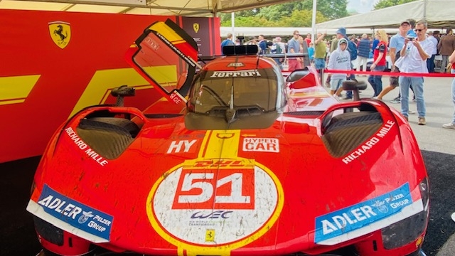 La Ferrari 499P vincitrice della 24 di Le Mans 2023, esposta nel paddock Ferrari a Goodwood