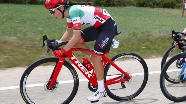 Vuelta a Burgos Feminas 2023 - 4th stage - Tórdomar - Lagunas de Leila 121,5 km - 21/05/2023 - Elisa Balsamo (ITA - Trek - Segafredo) - Sara Martin (ESP - Movistar Team) - photo Rafa Gomez/SprintCyclingAgency©2023