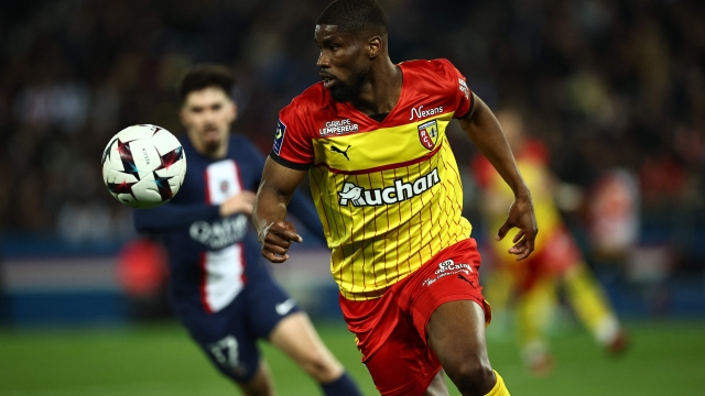Lens' Austrian defender Kevin Danso runs with the ball during the French L1 football match between Paris Saint-Germain (PSG) and Lens (RCL) at the Parc des Princes in Paris, on April 15, 2023. (Photo by Anne-Christine POUJOULAT / AFP)