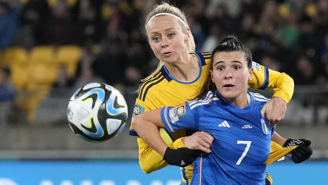 Sweden's Amanda Ilestedt, left, and Italy's Sofia Cantore in action during the Women's World Cup Group G soccer match between the Sweden and Italy in Wellington, New Zealand, Saturday, July 29, 2023. (AP Photo/John Cowpland)