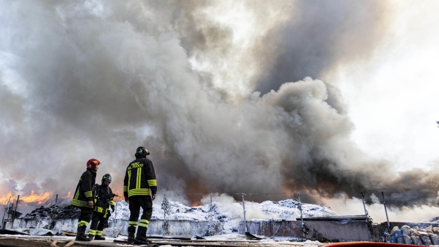 Firefighters in action to extinguish the fire of some waste near Ciampino airport, Rome, Italy, 29 July 2023. The flights are currently regular despite the column of smoke from the fire.    ANSA / MASSIMO PERCOSSI