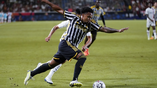 Juventus FC midfielder Weston McKennie controls the ball against AC Milan midfielder Tijjani Reijnders during the second half of a Champions Tour soccer match, Thursday, July 27, 2023, in Carson, Calif. (AP Photo/Ashley Landis)