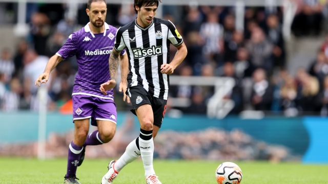 NEWCASTLE UPON TYNE, ENGLAND - AUGUST 05: Sandro Tonali of Newcastle United passes the ball during the Sela Cup match between ACF Fiorentina and Newcastle United at St James' Park on August 05, 2023 in Newcastle upon Tyne, England. (Photo by George Wood/Getty Images)