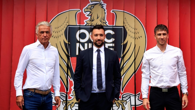 Nice's French president Jean-Pierre Rivere (L) and Nice's French sporting director Florent Ghisolfi (R) introduce Nice's New Italian coach Francesco Farioli (C) during a presentation at the Allianz Riviera Stadium in Nice, south-eastern France, on July 3, 2023. (Photo by Valery HACHE / AFP)