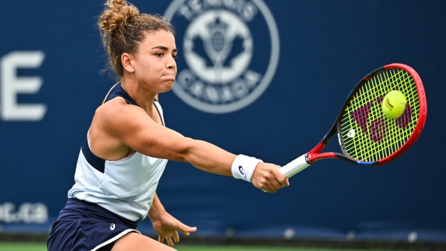 MONTREAL, CANADA - AUGUST 07: Jasmine Paolini of Italy hits a return ball in the first set against Donna Vekic of Croatia on Day 1 during the National Bank Open at Stade IGA on August 7, 2023 in Montreal, Canada.   Minas Panagiotakis/Getty Images/AFP (Photo by Minas Panagiotakis / GETTY IMAGES NORTH AMERICA / Getty Images via AFP)