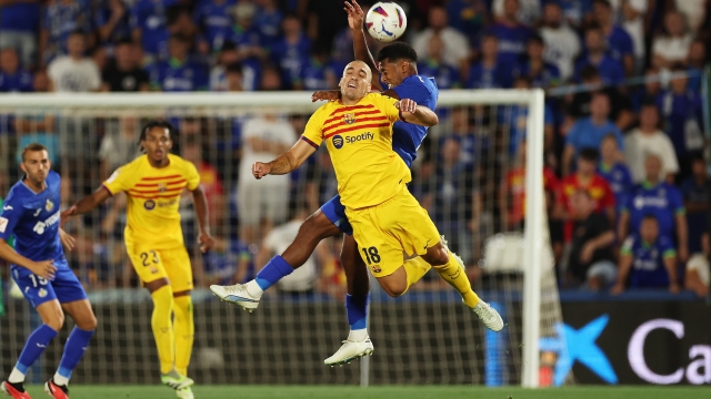 GETAFE, SPAIN - AUGUST 13: Oriol Romeu of FC Barcelona battles for a header with Choco Lozano of Getafe CF during the LaLiga EA Sports match between Getafe CF and FC Barcelona at Coliseum Alfonso Perez on August 13, 2023 in Getafe, Spain. (Photo by Florencia Tan Jun/Getty Images)