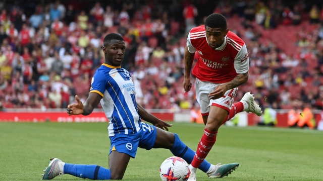 epa10628180 Brighton and Hove's Moises Caicedo (L) and Arsenalâ??s Reiss Nelson (R) in action during the English Premier League soccer match between Arsenal FC and Brighton & Hove Albion, in London, Britain, 14 May 2023.  EPA/NEIL HALL EDITORIAL USE ONLY. No use with unauthorized audio, video, data, fixture lists, club/league logos or 'live' services. Online in-match use limited to 120 images, no video emulation. No use in betting, games or single club/league/player publications.