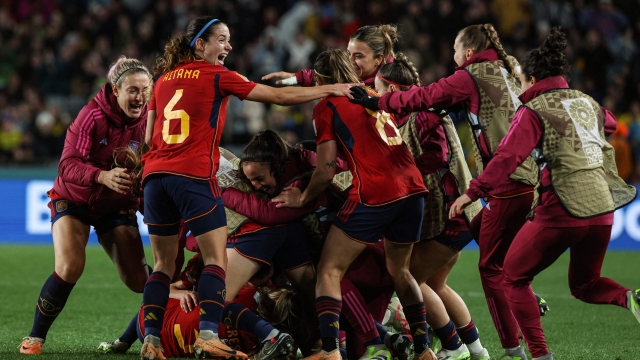 Spain's players celebrate after Spain's defender #19 Olga Carmona (unseen) scored her team's second goal during the Australia and New Zealand 2023 Women's World Cup semi-final football match between Spain and Sweden at Eden Park in Auckland on August 15, 2023. (Photo by Marty MELVILLE / AFP)