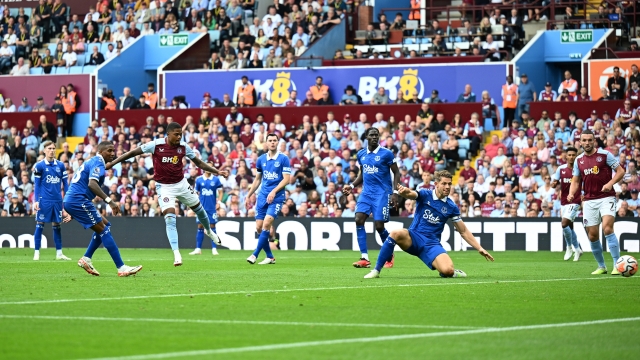 BIRMINGHAM, ENGLAND - AUGUST 20: Leon Bailey of Aston Villa scores the team's third goal during the Premier League match between Aston Villa and Everton FC at Villa Park on August 20, 2023 in Birmingham, England. (Photo by Michael Regan/Getty Images)