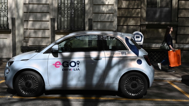 A car from the e-GO Drivalia car sharing company charges at a hub in Turin on March 29, 2023. (Photo by Marco BERTORELLO / AFP)
