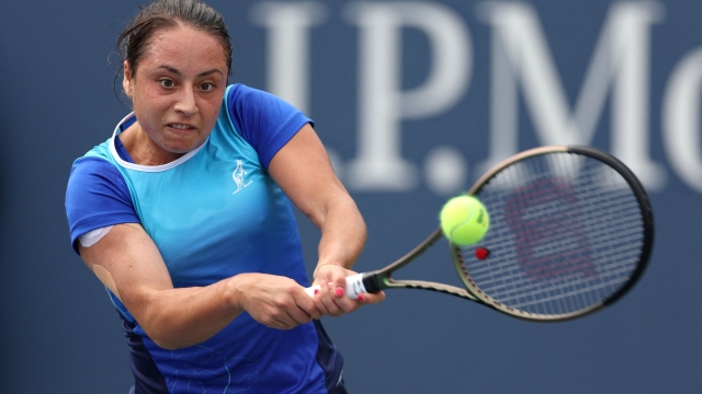 NEW YORK, NEW YORK - AUGUST 28: Elisabetta Cocciaretto of Italy returns a shot against Kaja Juvan of Slovenia during their Women's Singles First Round match on Day One of the 2023 US Open at the USTA Billie Jean King National Tennis Center on August 28, 2023 in the Flushing neighborhood of the Queens borough of New York City.   Al Bello/Getty Images/AFP (Photo by AL BELLO / GETTY IMAGES NORTH AMERICA / Getty Images via AFP)