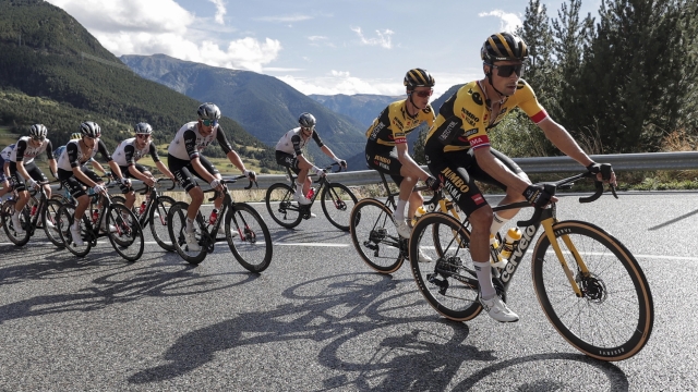 epa10825685 Slovenian rider Primoz Roglic (R) of Jumbo-Visma team in action during the third stage of the Vuelta a Espana cycling race, over 158.8km from Suria to Arinsal (Andorra), in Suria, Spain, 28 August 2023.  EPA/Manuel Bruque