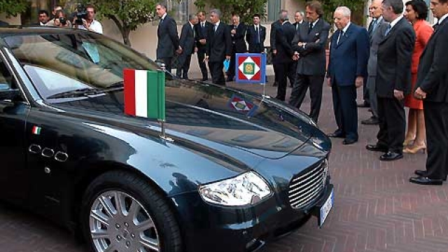 Presentazione della nuova Maserati "Quattroporte" nel 2004 al Capo dello Stato Carlo Azeglio Ciampi, da parte del Presidente del Gruppo Ferrari-Maserati, Luca Cordero di Montezemolo, Martin Leach, Amministratore Delegato di Maserati