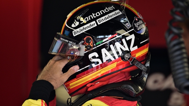 epa10837737 Spanish Formula One driver Carlos Sainz of Scuderia Ferrari prior the Italian Formula One Grand Prix at the Autodromo Nazionale in Monza, Italy, 03 September 2023.  EPA/CHRISTIAN BRUNA