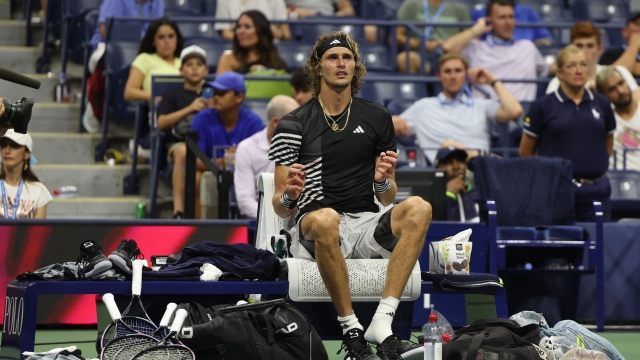 NEW YORK, NEW YORK - SEPTEMBER 04: Alexander Zverev of Germany looks on while in a break of play during the fifth set against Jannik Sinner of Italy during their Men's Singles Fourth Round match on Day Eight of the 2023 US Open at the USTA Billie Jean King National Tennis Center on September 04, 2023 in the Flushing neighborhood of the Queens borough of New York City.   Al Bello/Getty Images/AFP (Photo by AL BELLO / GETTY IMAGES NORTH AMERICA / Getty Images via AFP)