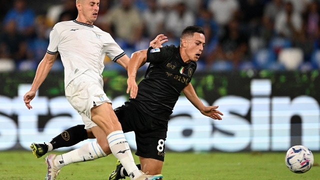 NAPLES, ITALY - SEPTEMBER 02: Adam Marusic of SS Lazio battles for possession with Giacomo Raspadori of SSC Napoli during the Serie A TIM match between SSC Napoli and SS Lazio at Stadio Diego Armando Maradona on September 02, 2023 in Naples, Italy. (Photo by Francesco Pecoraro/Getty Images)