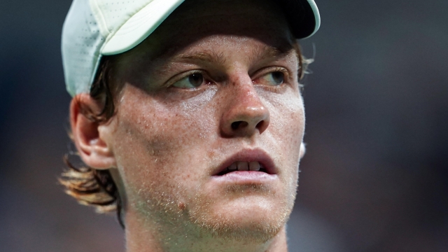 epa10841012 Jannik Sinner of Italy reacts during his fourth round match against  Alexander Zverev of Germany at the US Open Tennis Championships at the USTA National Tennis Center in Flushing Meadows, New York, USA, 04 September 2023. The US Open runs from 28 August through 10 September.  EPA/WILL OLIVER