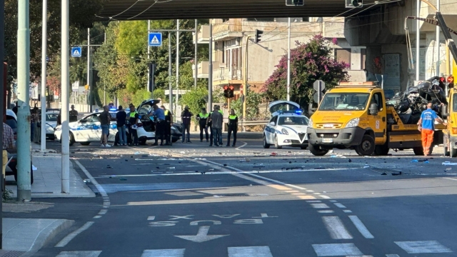 I rilievi nel punto in cui è avvenuto l'incidente stradale, Cagliari, 10 settembre 2023. Hanno perso la vita quattro giovani, due ragazzi e due ragazze. ANSA