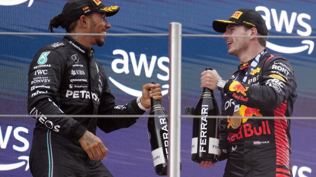 epa10672686 Dutch Formula One driver Max Verstappen (R) of Red Bull Racing celebrates on the podium with second-placed British driver Lewis Hamilton (L) of Mercedes after winning the Formula 1 Grand Prix of Spain 2023 at the Circuit de Barcelona-Catalunya, in Barcelona, Spain, 04 June 2023.  EPA/Enric Fontcuberta