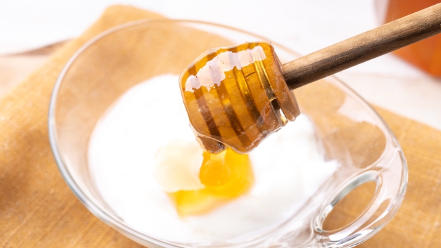honey in yogurt