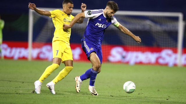epa10875576 Bruno Petkovic of GNK Dinamo (R) in action against Max Ebong of FC Astana (L) during the UEFA Europa Conference league group C  match between GNK Dinamo and Astana in Zagreb, Croatia, 21 September 2023.  EPA/ANTONIO BAT