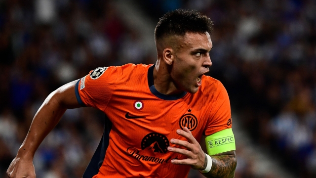 TOPSHOT - Inter Milan's Argentine forward #10 Lautaro Martinez celebrates after scoring his team's first goal during the UEFA Champions League 1st round day 1 group D football match between Real Sociedad and Inter Milan at the Reale Arena stadium in San Sebastian on September 20, 2023. (Photo by ANDER GILLENEA / AFP)