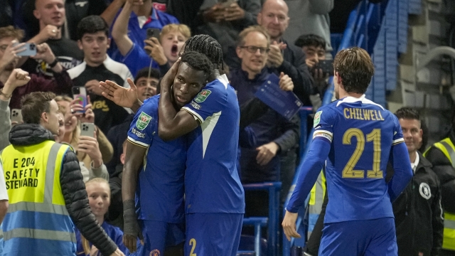 Chelsea's Nicolas Jackson celebrates with teammates after scoring his side's opening goal during the English League Cup third round soccer match between Chelsea and Brighton at Stamford Bridge Stadium in London, Wednesday, Sept. 27, 2023. (AP Photo/Kin Cheung)