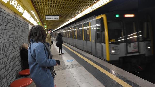 La stazione della metropolitana di Porta Romana, Milano 17 marzo 2022. ANSA/DANIEL DAL ZENNARO