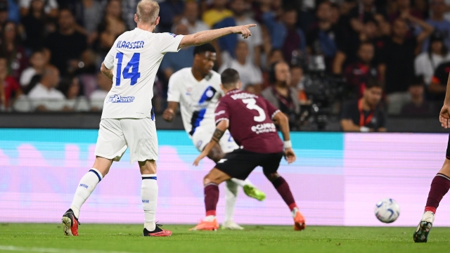 SALERNO, ITALY - SEPTEMBER 30:  Davy Klaassen of FC Internazionale in action during the Serie A TIM match between US Salernitana and FC Internazionale at Stadio Arechi on September 30, 2023 in Salerno, Italy. (Photo by Mattia Pistoia - Inter/Inter via Getty Images)