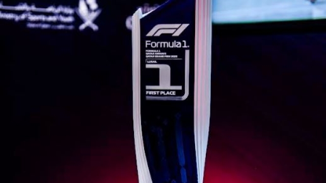 Un dettaglio del trofeo assegnato ai primi tre classificati nel GP del Qatar di F1