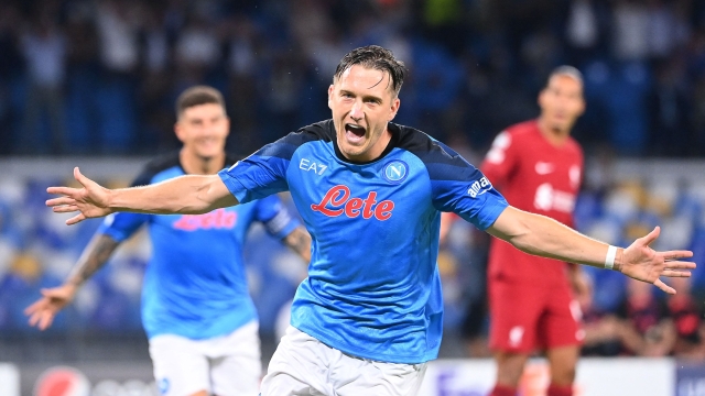 Napoli's Polish midfielder Piotr Zielinski celebrates after scoring a penalty kick during the UEFA Champions League Group A first leg football match between SSC Napoli and Liverpool FC at the Diego Armando Maradona Stadium in Naples on September 7, 2022. (Photo by Alberto PIZZOLI / AFP)