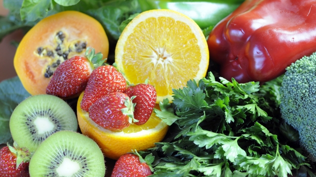 Sources of Vitamin C - oranges, strawberries, red and green capsicum peppers, dark leafy green, parsley, broccoli, paw paw and kiwi fruit - for healthy diet and slimming program.
