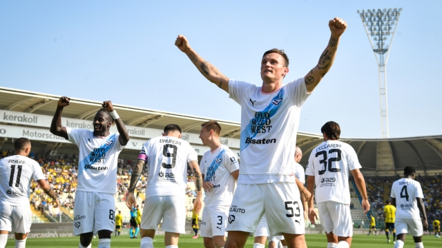 Foto Massimo Paolone/LaPresse 7 Ottobre 2023 Modena, Italia - sport, calcio - Modena vs Palermo - Campionato di calcio Serie BKT 2023/2024 - Stadio Alberto Braglia. Nella foto: Liam Henderson (Palermo FC) esulta dopo aver realizzato il gol 0-1  October 7, 2023 Modena, Italy - sport, soccer - Modena vs Palermo - Italian Football Championship League BKT 2023/2024 - Alberto Braglia stadium. In the pic: Liam Henderson (Palermo FC) celebrates after scoring goal 0-1