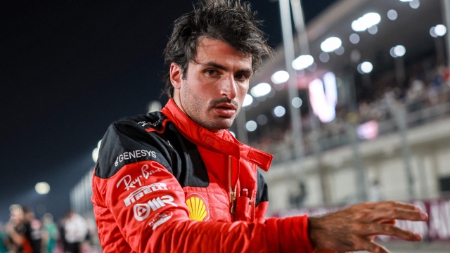 Ferrari's Spanish driver Carlos Sainz Jr gestures on the grid before the start of the sprint race ahead of the Qatari Formula One Grand Prix at the Lusail International Circuit on October 7, 2023. (Photo by Giuseppe CACACE / AFP)