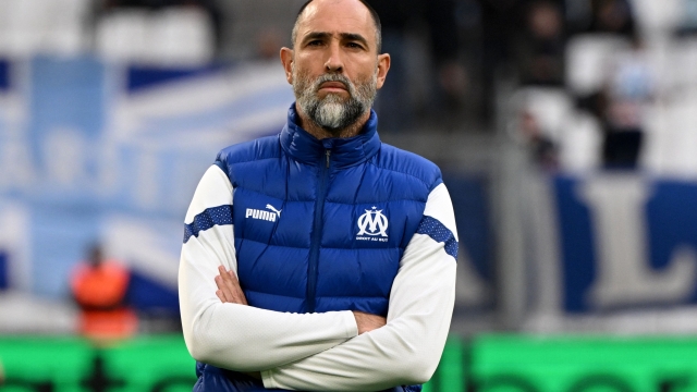 Marseille's Croatian head coach Igor Tudor watches his players warming up prior to the French L1 football match between Olympique Marseille (OM) and SCO Angers at Stade Velodrome in Marseille, southern France on May 14, 2023. (Photo by Nicolas TUCAT / AFP)