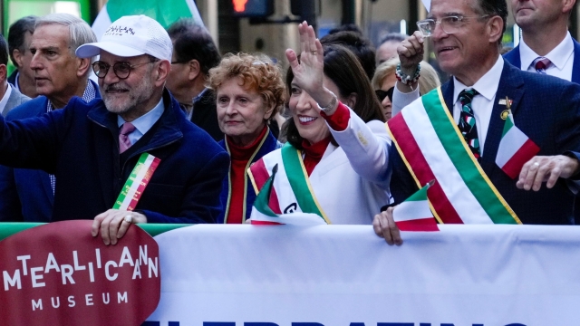 epa10910394 New York Governor Kath Hochul waves during the 79th Annual Columbus Day Parade in New York, USA, 09 October 2023. The parade celebrates Italian-American culture as well as the anniversary of Christopher Columbus's arrival in the Americas in 1492.  EPA/PORTER BINKS