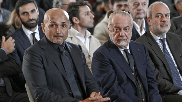 Il presidente del Napoli Aurelio De Laurentiis con l'ellenatore Luciano Spalletti alla cerimonia del Premio Bearzot, organizzato dall'Us Acli con il patrocinio della Figc, che quest'anno è stato assegnato proprio al tecnico azzurro, 24 marzo 2023 ANSA / CIRO FUSCO