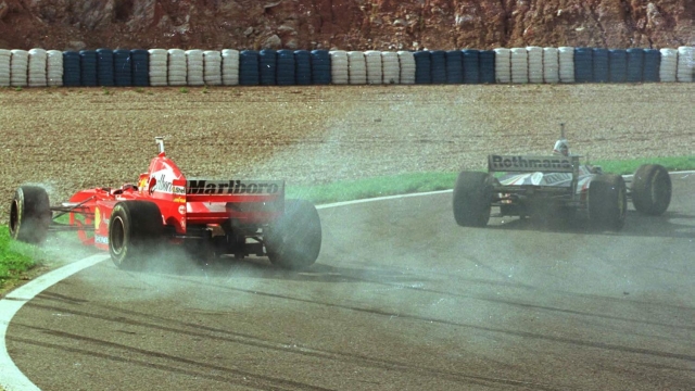 E40-26/10/97-JEREZ-SPR: AUTO; INCIDENTE; SCHUMACHER SUPERATO TOCCA VILLENEUVE.  
German Ferrari driver Michael Schumacher (L) spins after crashing with Canadian Jacques Villeneuve on Williams-Renault, during the season-ending European Formula One Grand Prix, 26 October on the racetrack of Jerez. Schumacher had to abandon and Villeneuve won the world championchip's title.  
-- NO MAGS NO SALES -- GERMANY AND AUSTRIA OUT --    ANSA / PAL