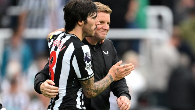 NEWCASTLE UPON TYNE, ENGLAND - AUGUST 12: Sandro Tonali and Eddie Howe, Manager of Newcastle United, celebrate after the team's victory in the Premier League match between Newcastle United and Aston Villa at St. James Park on August 12, 2023 in Newcastle upon Tyne, England. (Photo by Stu Forster/Getty Images)