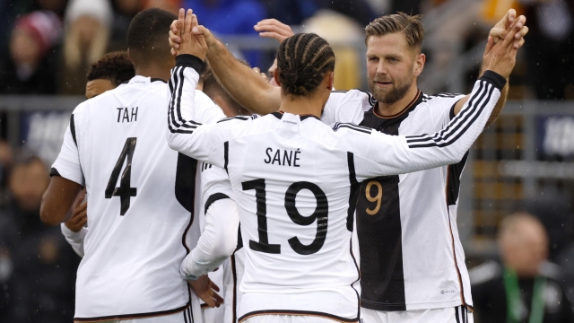 epa10919521 Germanyâ??s Niclas Fuellkrug (R) celebrates with teammates after scoring the 2-1 lead during the international friendly soccer match between the USA and Germany in Hartford, USA, 14 October 2023.  EPA/CJ Gunther