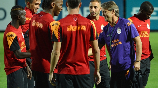 ISTANBUL 2013-09-30
Former Manchester City's Italian manager Roberto Mancini has been appointed as the new manager of Galatasaray on a three-year deal, the Turkish club have confirmed. Galatasaray new head coach Roberto Mancini seen during their training at the Florya Metin Oktay Sports Center. Photo by TURKPIX
Foto  / Turkpix / TT / kod 62415 ref:  Lapresse Only italy
***BETALBILD***