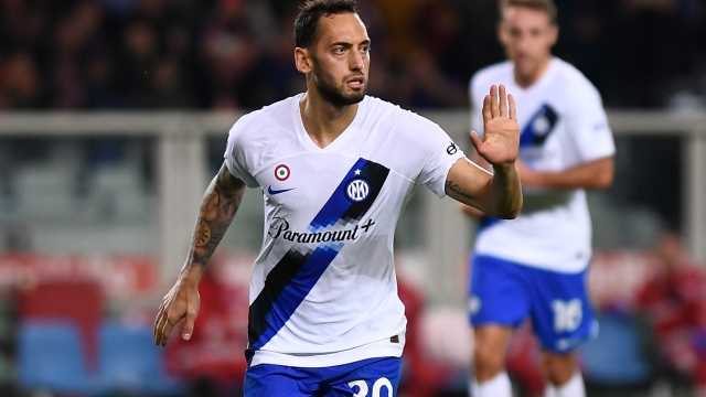 Foto Alberto Gandolfo/LaPresse 21 ottobre 2023 -Torino, Italia - sport - ESCLUSIVA TORINO FC - Torino Vs Inter - Campionato italiano di calcio Serie A TIM 2023/2024 - stadio Olimpico Grande Torino. Nella foto:  Hakan Callhanoglu (Inter) esulta per il gol del 0-3   October 21, 2023 Turin, Italy - sport soccer -EXCLUSIVE TORINO FC Torino Vs Inter - Italian Football Championship League A TIM 2023/2024 - Olimpico Grande Torino stadium.  In the pic: Hakan Callhanoglu (Inter) celebrates for the goal of 0-3