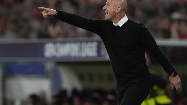 Salzburg's head coach Gerhard Struber gives instructions during the Champions League group D soccer match between SL Benfica and Salzburg at the Luz stadium in Lisbon, Wednesday, Sept. 20, 2023. (AP Photo/Armando Franca)