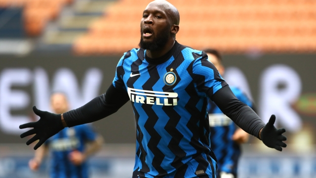 MILAN, ITALY - JANUARY 03: Romelu Lukaku of Inter Milan celebrates after scoring their team's fourth goal during the Serie A match between FC Internazionale and FC Crotone at Stadio Giuseppe Meazza on January 03, 2021 in Milan, Italy. Sporting stadiums around Italy remain under strict restrictions due to the Coronavirus Pandemic as Government social distancing laws prohibit fans inside venues resulting in games being played behind closed doors. (Photo by Marco Luzzani/Getty Images)