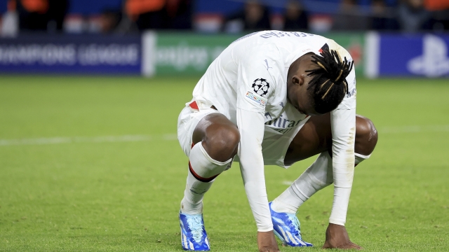 PARIS, FRANCE - OCTOBER 25: Rafael Leao of AC Milan shows his dejection during the UEFA Champions League match between Paris Saint-Germain and AC Milan at Parc des Princes on October 25, 2023 in Paris, France. (Photo by Giuseppe Cottini/AC Milan via Getty Images)