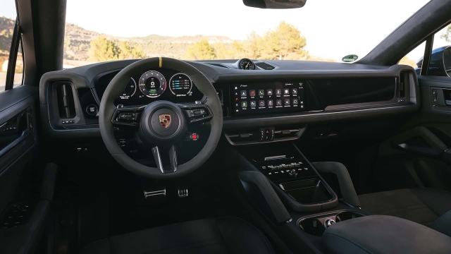 Porsche Cayenne Turbo E-Hybrid Coupé 2023 interni