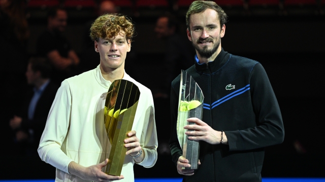 VIENNA, AUSTRIA - OCTOBER 29: Winner Jannik Sinner of Italy and second placed Daniil Medvedev of Russia pose with their trophies after their final match during day nine of the Erste Bank Open 2023 at Wiener Stadthalle on October 29, 2023 in Vienna, Austria. (Photo by Thomas Kronsteiner/Getty Images)